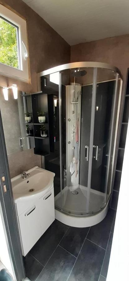 Chalet 2 Landgoedcamping Nienoord In Leek Luaran gambar